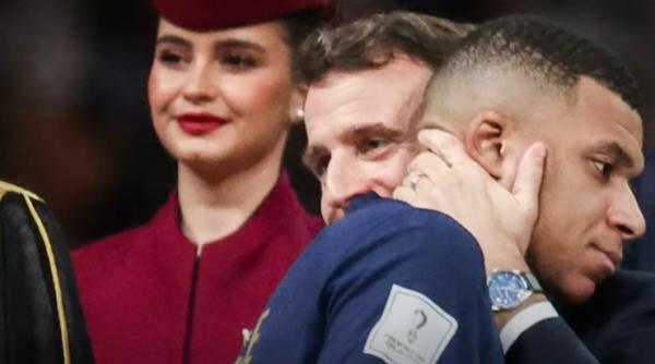 cine e romanca de pe scena ceremoniei de premiere de la campionatul mondial de fotbal din qatar