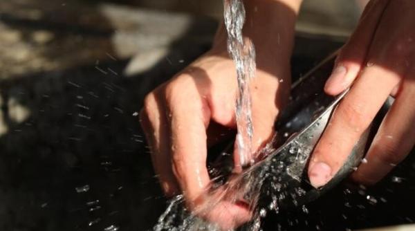 spalati vasele si slabiti cate calorii puteti arde in activitatile de menaj