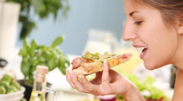 cum sa nu te ingrasi in perioada sarbatorilor de iarna mancand de toate trei trucuri dovedite