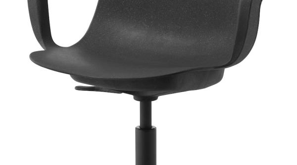 ikea anunta cumparatorii unui scaun sa revina cu acesta din cauza riscului de cadere si vatamare