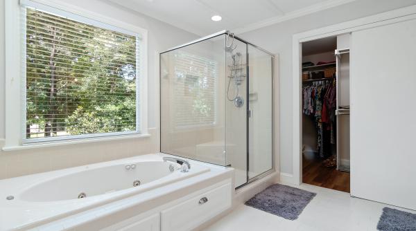 moare dupa ce a facut baie intr o cada cu hidromasaj din unitatea de cazare sotia lui cere airbnb o despagubire de un milion de lire sterline