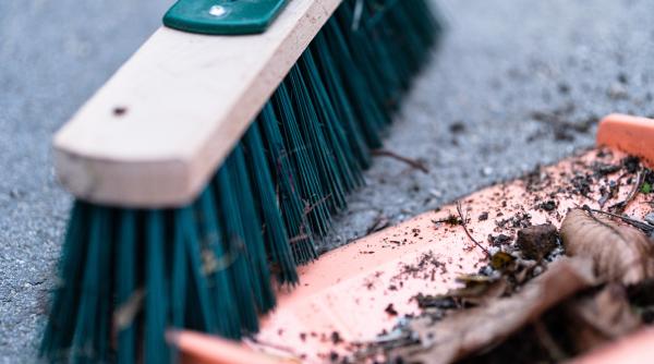 ravasitor un maturator de la adp sector 3 nu a intrat la serbarea fiicei sale rusinat fiind de cum era imbracat galerie foto