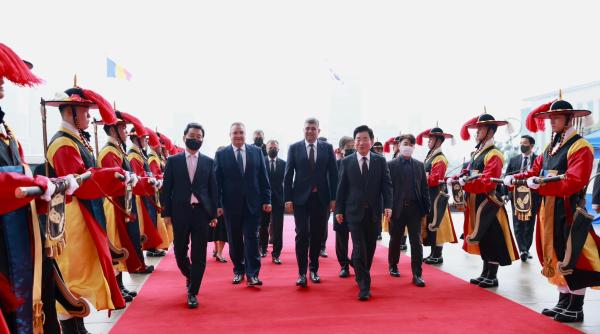 ciuca si ciolacu vizita in coreea de sud galerie foto