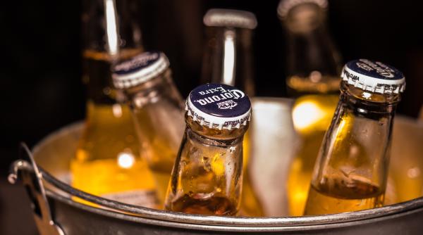 cum ar fi trebuit sa se numeasca beraria h din bucuresti astfel incat germanii sa rupa usa restaurantului video