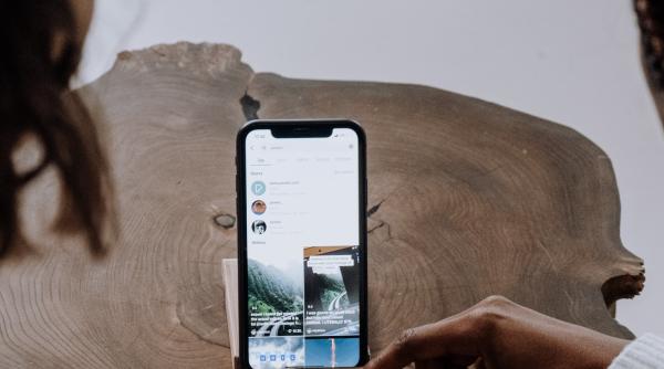 legatura dintre singur acasa si tiktok de aia te uiti de 20 de ori video