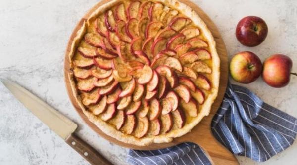 placinta fabuloasa cu mere si fulgi de ciocolata toata lumea va fi in extaz