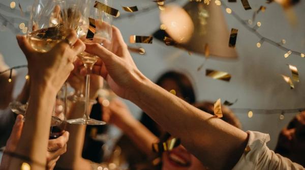 un specialist feng shui iti zice ce sa ai pe masa de revelion pentru a atrage belsug bani si prosperitate