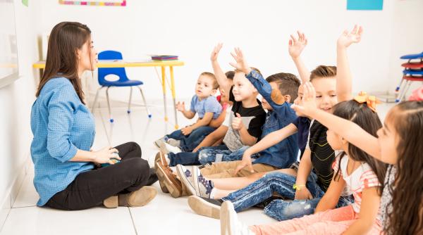 si la noi ca afara ministerul educatiei va infiinta peste 800 de gradinite comunitare ludoteci si centre de joaca