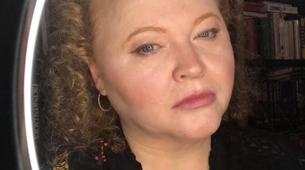 nu am povestit asta nimanui narcisa suciu nu si a lasat tatal sa si refaca viata dupa moartea mamei peste cadavrul meu