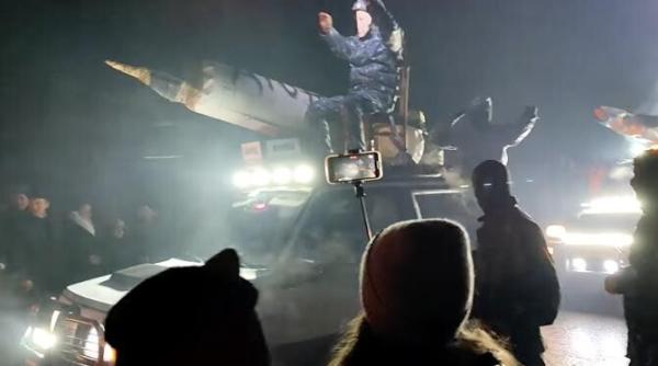 urari halucinante de anul nou din berzunti satenii au intonat versuri modificate ale plugusorului in care cereau mai multe violuri ale rusilor in regiunile invadate