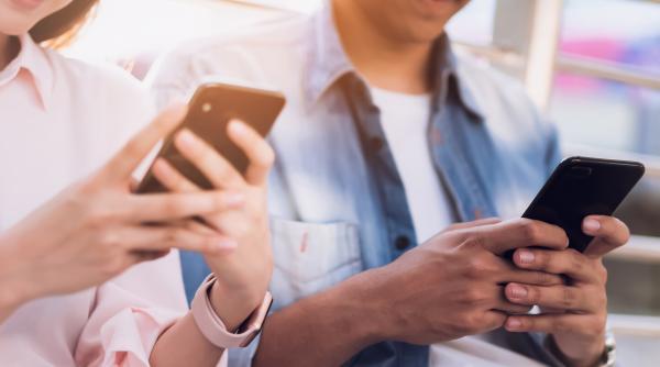 pretul mediu al unui smartphone va creste cu circa 6 4prc in 2023 avertizeaza specialistii