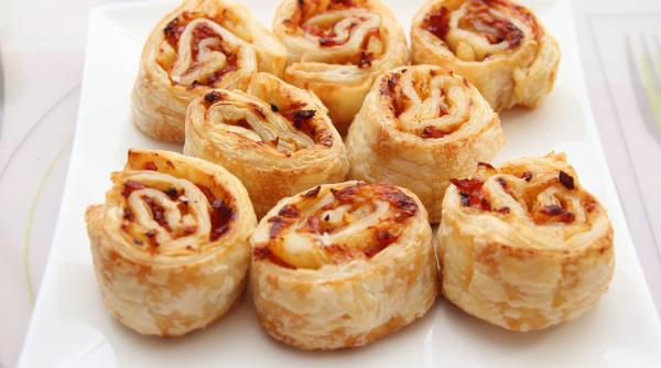 triunghiuri pufoase cu branza reteta savuroasa