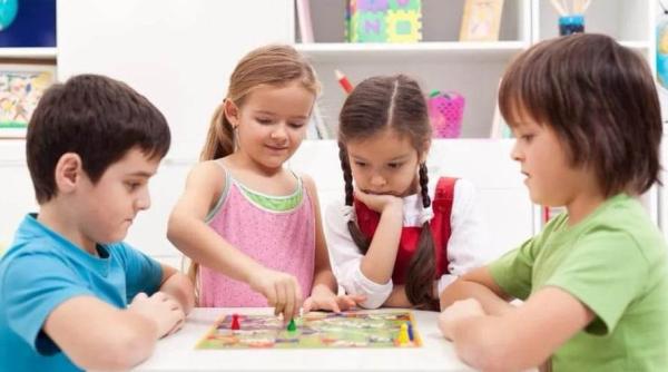 beneficiile jocurilor de societate pentru copilul tau