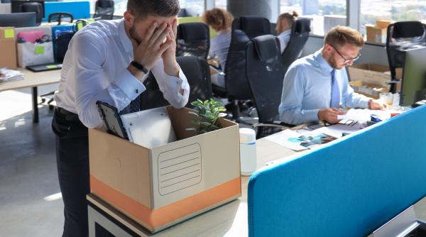 concedieri in masa la amazon peste 18 000 de oameni isi vor pierde locul de munca