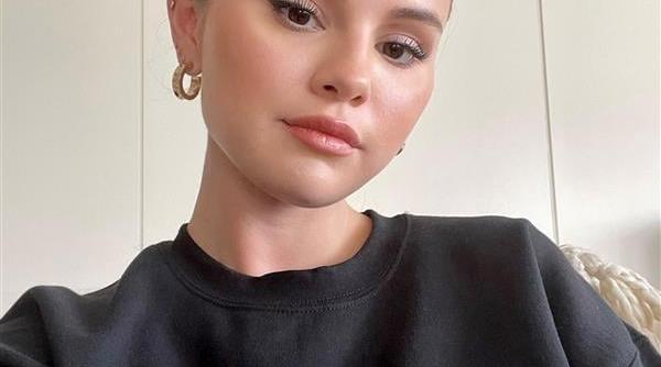 sunt perfecta asa cum sunt selena gomez in costum de baie pe un iaht in mexic dupa ce s a zvonit ca s a ingrasat prea mult