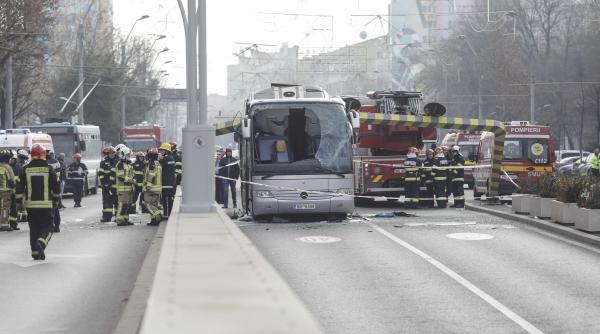 accident pasaj unirii nicusor dan acuza inspectoratul de stat in constructii iar conducerea institutiei spune ca primarul nu cunoaste situatia