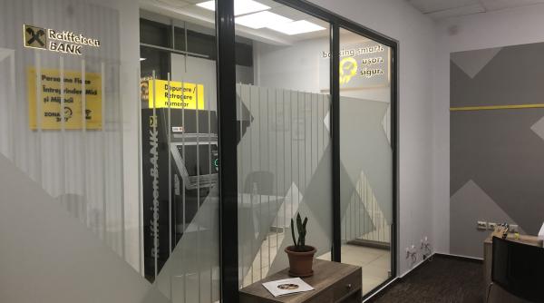 raiffeisen banca austriaca incearca sa i tina aproape de ea pe romani benzina in valoare de 6000 lei si alte premii pentru intreg anul 2023