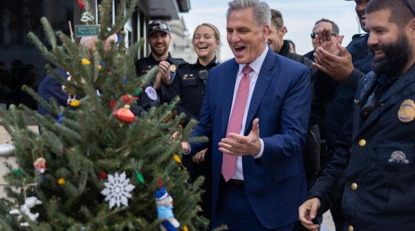 in sua s a decis succesorul lui nancy pelosi cine e kevin mccarthy cel care a dus o lupta la baioneta pentru sefia camerei reprezentantilor