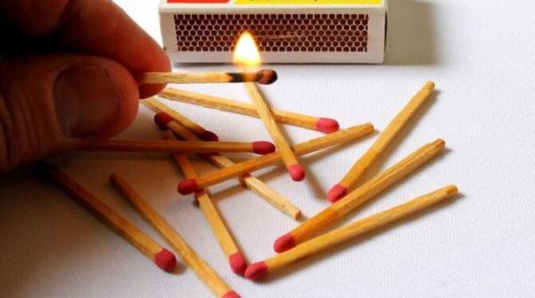 aprinde un chibrit si arunca l in toaleta odata ce vei incerca trucul il vei face mereu