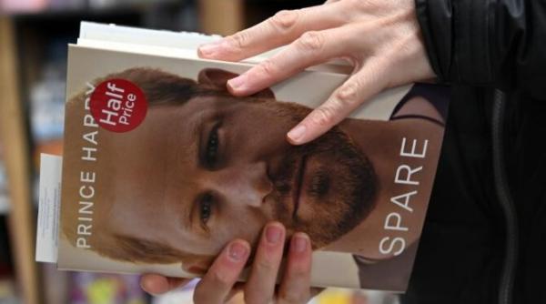 cartea lui harry bestseller mii de romani si au cumparat deja cartea