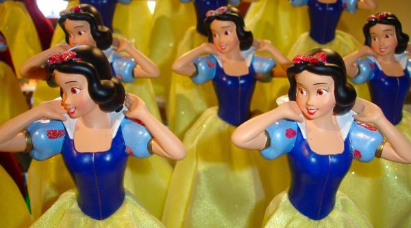 disney implineste 100 de ani ce este orgia albei ca zapada