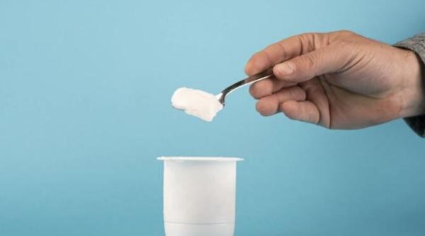 pune sare in iaurt si vezi ce se intampla pare absurd dar rezultatul este incredibil