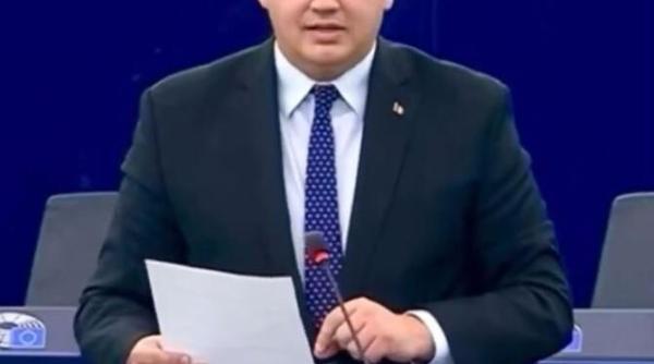 tomac daca vreti sa vedeti cine face jocul rusiei in romania este suficient sa i urmariti pe politicienii romani care o ataca pe maia sandu