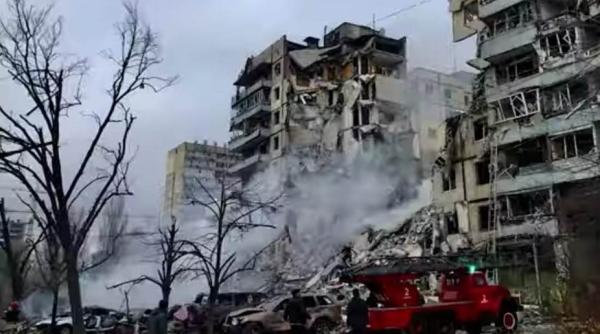 video atac rusesc asupra unui imobil de locuinte din estul ucrainei sunt cel putin 5 morti si 27 de raniti