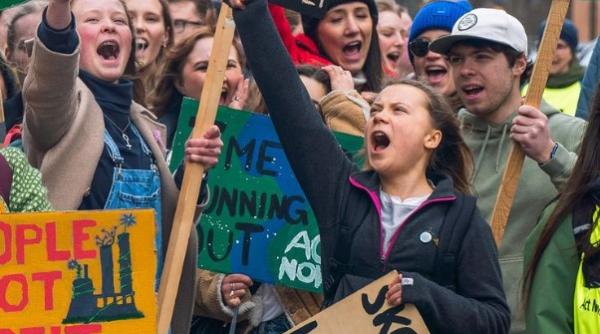 protest impotriva extinderii unei mine de carbune in germania greta thunberg revoltata politia a batut protestatarii