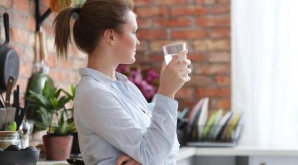 consuma un pahar cu apa calda pe stomacul gol o reteta chinezeasca pentru sanatate