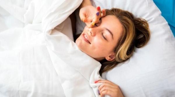 cateva picaturi dintr un produs te vor ajuta sa adormi repede pune le pe perna si bucura te de toate beneficiile