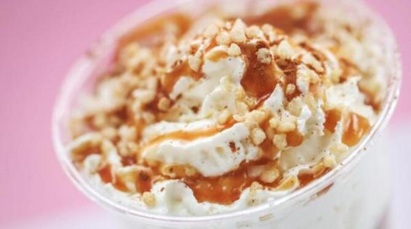 desert fabulos cu iaurt are putine calorii si se face in cateva minute