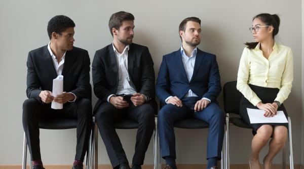 haos pe piata muncii 4 din 10 angajati primesc lunar cel putin o oferta noua de job