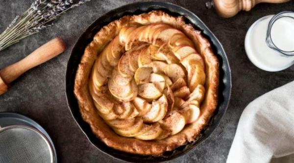 placinta delicioasa cu mere fara oua fara zahar si fara unt ai nevoie doar de 5 ingrediente