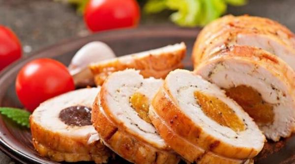 rulada din cartofi umpluta cu sunca si branza