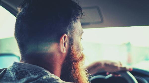 taranul de la bistrita si domnii de la cluj un bistritean e injurat de doi clujeni pentru ca respecta regulile de circulatie video viral