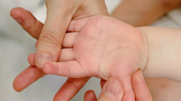 invatatorul care ar fi batut un elev cu batul la palma pentru ca nu stia tabla inmutirii apreciat de primar i as strange mana bataia e rupta din rai poporul roman asa a fost invatat