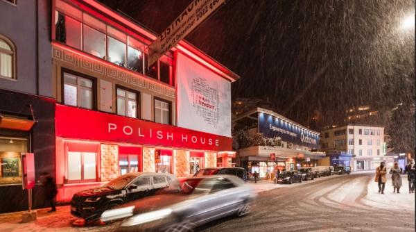 polonia intervine pentru ucraina la davos daca pica ei picam toti chirieac asta stiu de la martori oculari de acolo e o presiune uriasa pe occident