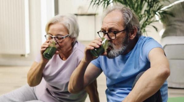 sucurile care incetinesc ritmul de imbatranire naturale si usor de preparat