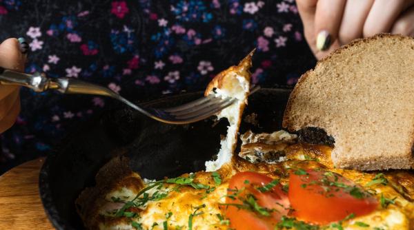 cum faci cea mai buna omleta taraneasca reteta satioasa si delicioasa