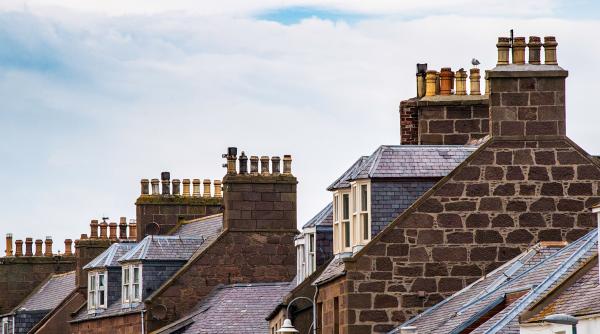 lovitura pentru cei care detin case in italia directiva ue ii obliga la reabilitarea lor