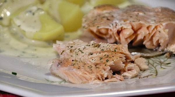 merluciu cu cartofi in sos de usturoi reteta de marti