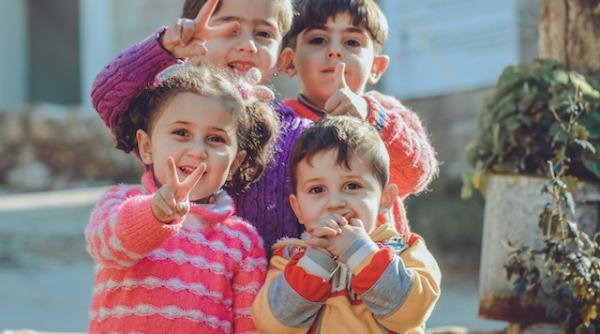 lumanarile stinse nu pot stinge lumanarea aprinsa dar pot primi lumina si caldura ei psihoterapeut furios pe comparatia copiilor cu merele stricate