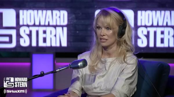 pamela anderson despre o intalnire cu vladimir putin era multumit ca sunt acolo m a cam lovit