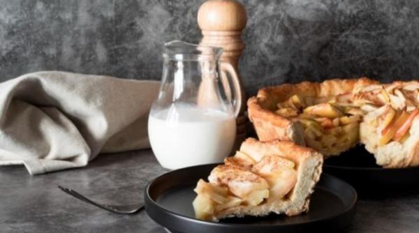 placinta cu mere maruntite un deliciu foarte moale cu doar 80 de calorii