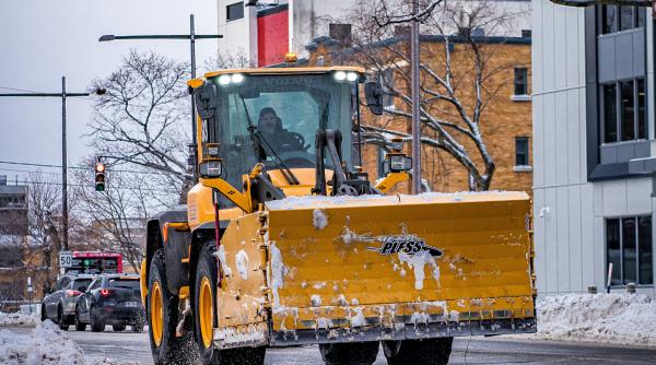 un primar din romania nu a semnat niciun contract de deszapezire pentru ca a vrut sa faca economie acum deszapeste drumurile singur daca ma port bine in trei ore am terminat
