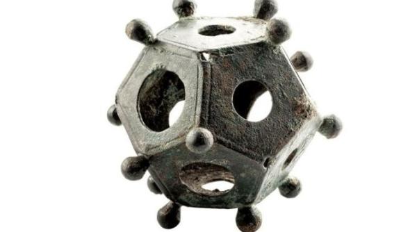 dodecaedrul roman obiectul ciudat care inca le da batai de cap arheologilor la ce folosea
