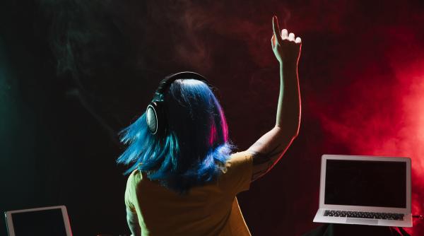 o romanca rescrie muzica dance internationala