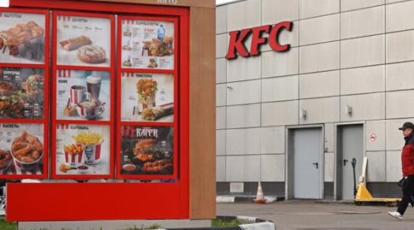 te ai intrebat ce contine o salata kfc cu pui lista ingredientelor e lunga