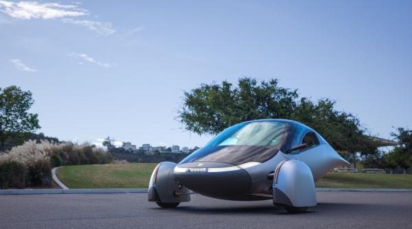 aptera masina care va detrona tesla trebuie incarcata doar de trei ori pe an si e mai ieftina decat multe dintre masinile lui elon musk